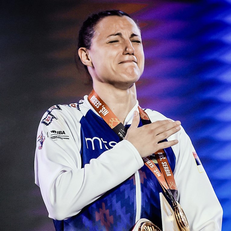 Srpska boksačica osvojila SP pa se rasplakala. "Njezina životna priča je filmska"