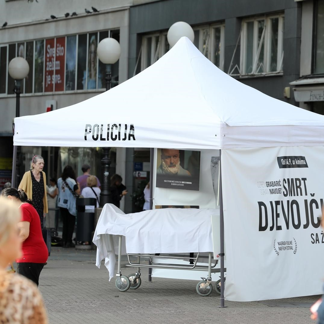 Zagrepčane zbunio šator na Jelačićevom trgu, policija tražila da se ukloni