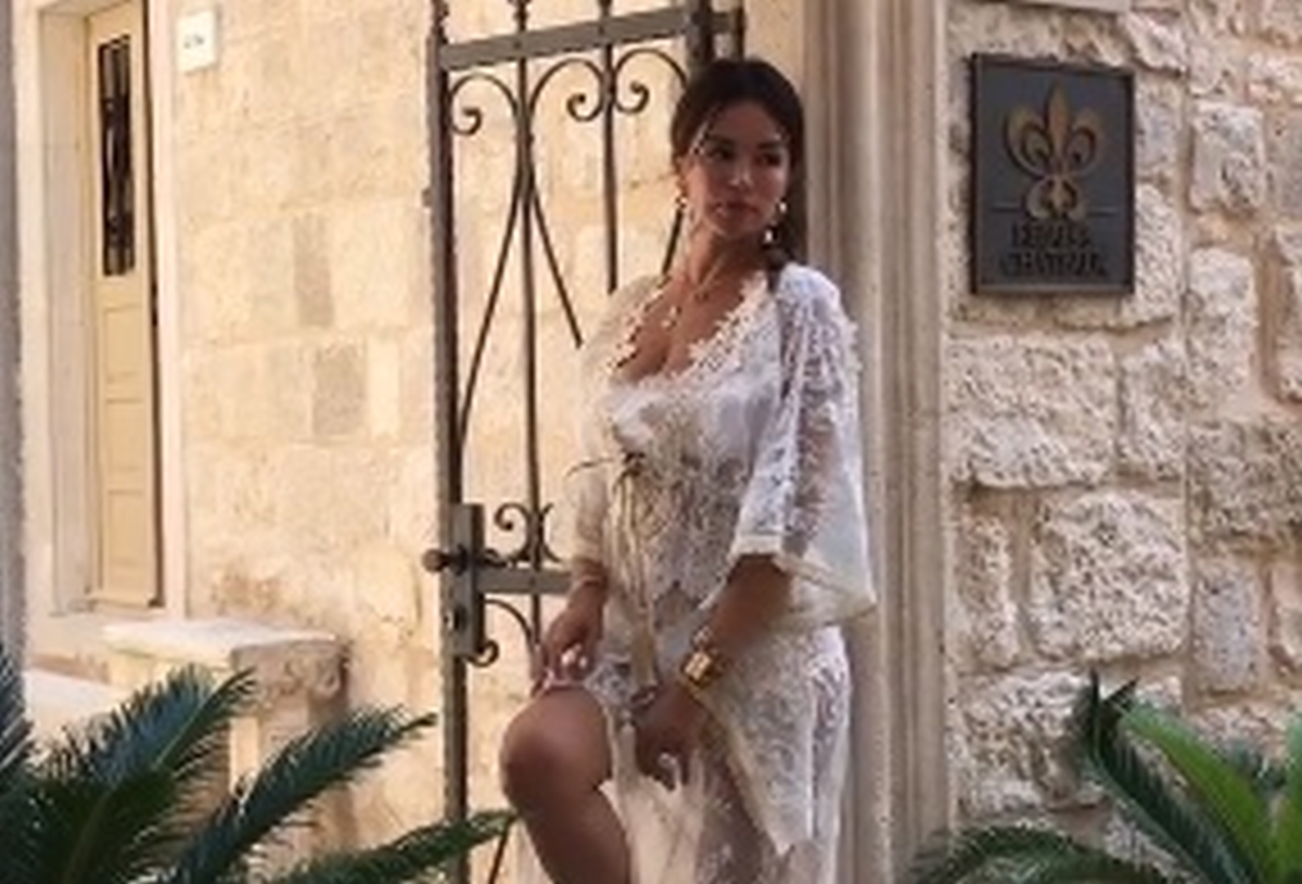 Snimke s Korčule otkrile kako Severina izgleda dok pozira za fotografije