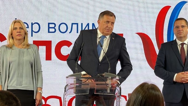 VIDEO Dodik pjevao u stožeru, uvjeren da je pobijedio: "Surađivat ću s Putinom"