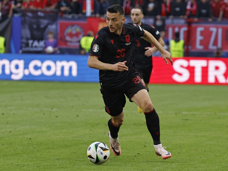 Hoxha pozvan u reprezentaciju Albanije. Igrat će u doigravanju za SP