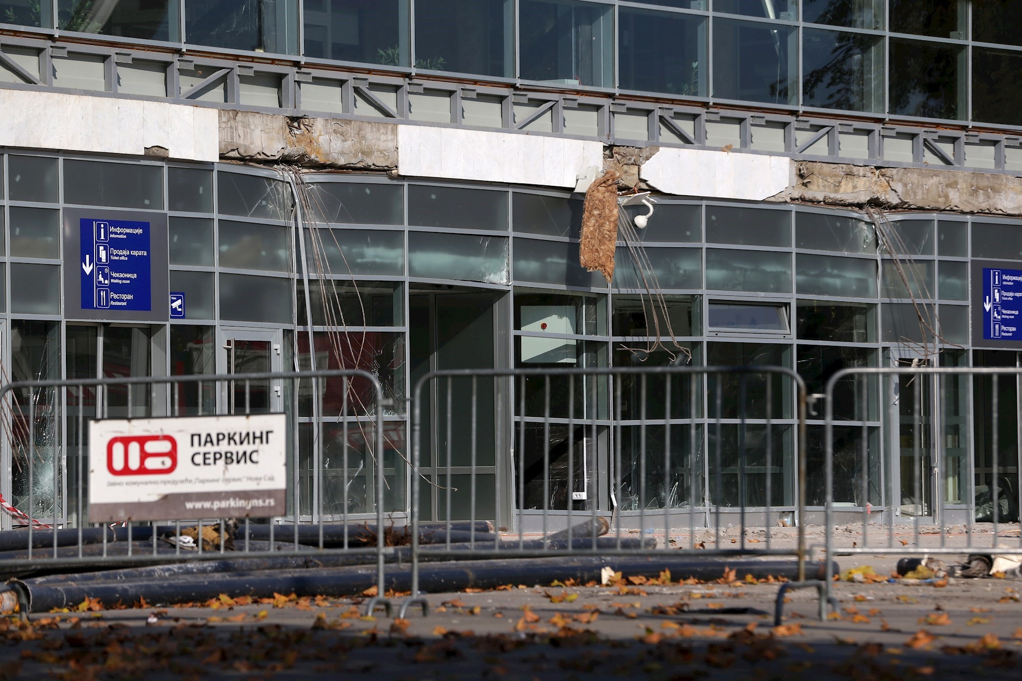 Vještaci: Nadstrešnica u Novom Sadu bila je 23 tone teža od dozvoljenog