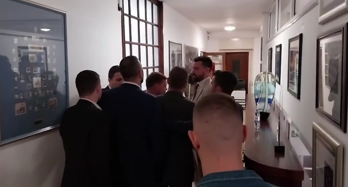 VIDEO Vijećnici razdvajali Ivoševića i Matijevića. "Odmakni se od mene"