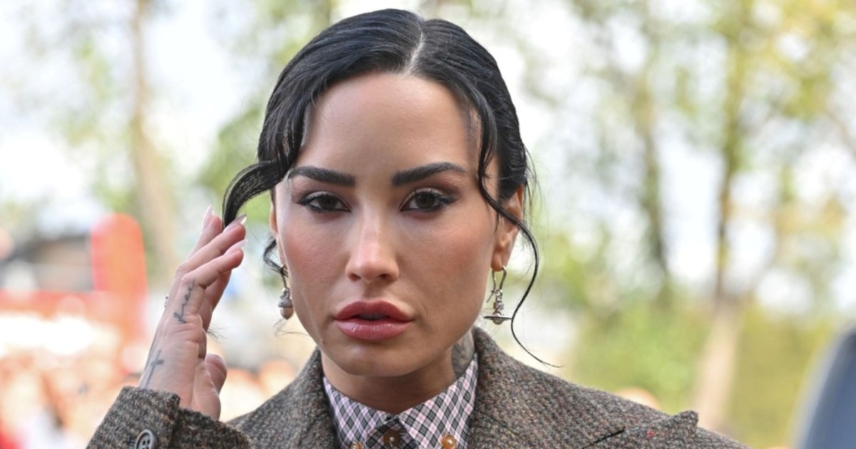 Novi izgled Demi Lovato pokrenuo lavinu komentara o estetskim operacijama