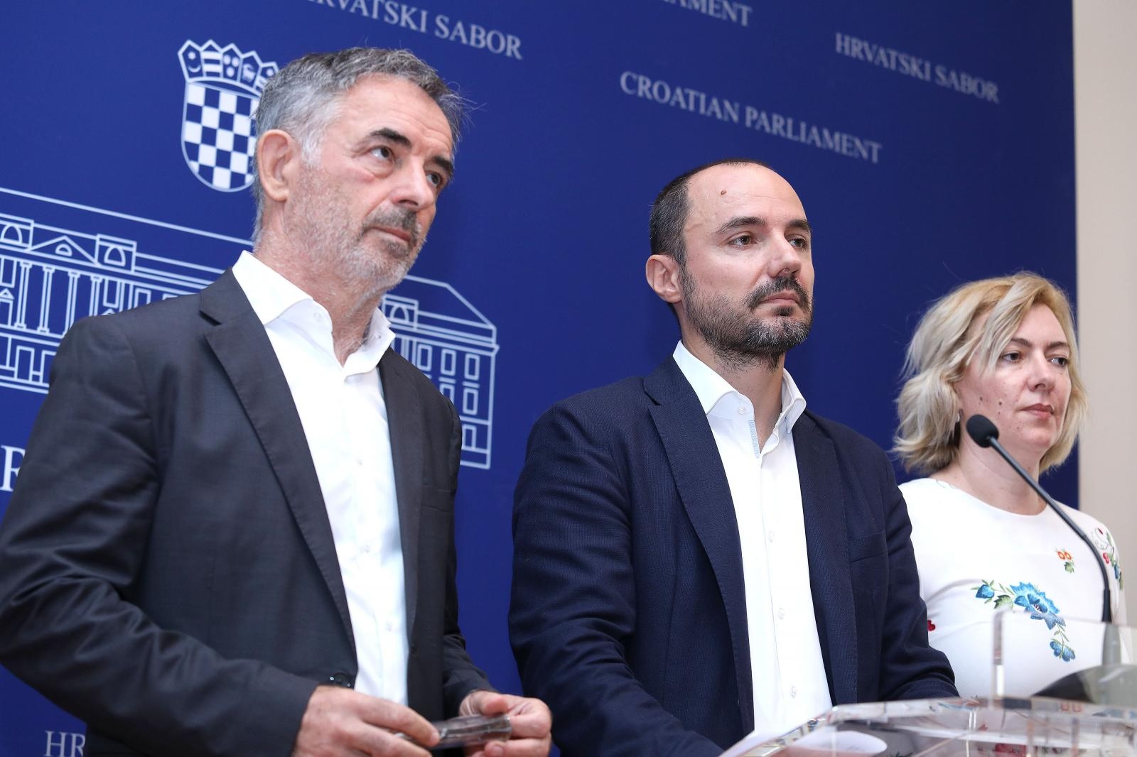 Naprasno otkazana konferencija Pupovčeve stranke