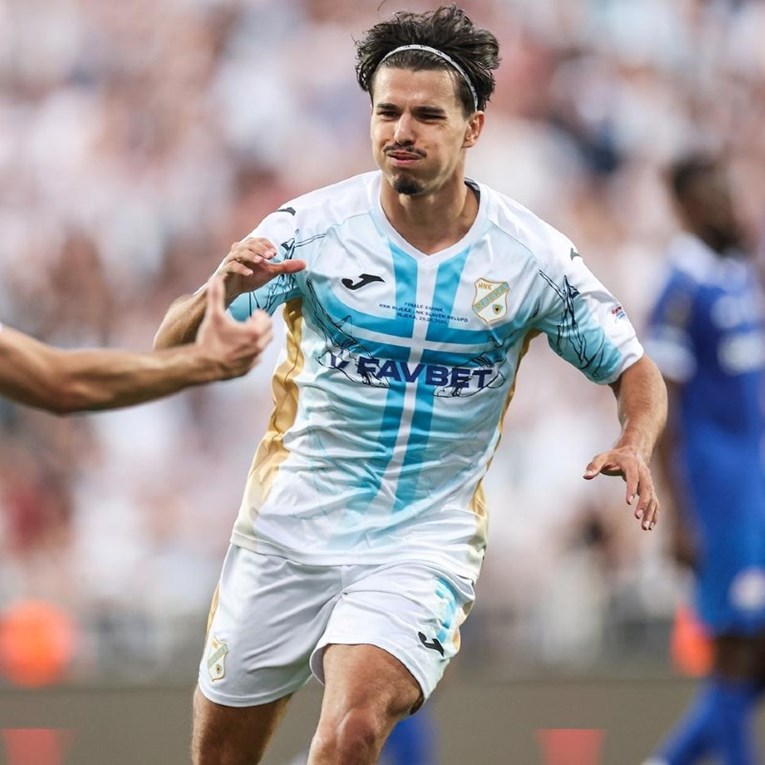 Bio je Rijekin junak na putu do dvostruke krune. Potpisao je za 12. momčad Portugala