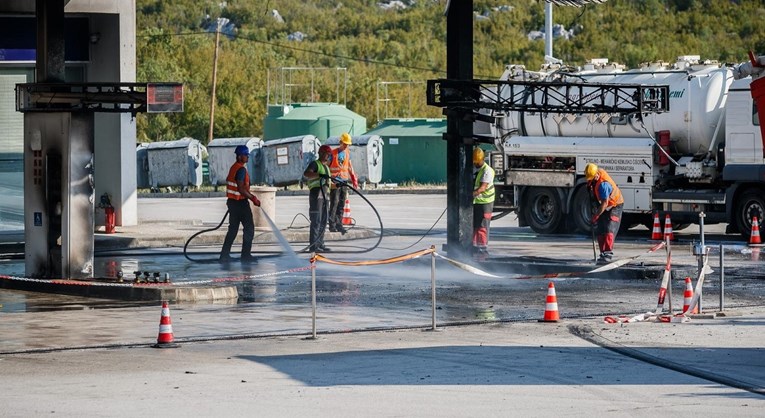 Osječanin spasio svoju obitelj iz gorućeg auta na benzinskoj. Za život se bori vojnik