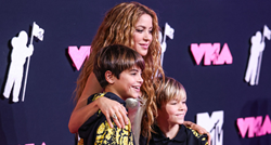 Ne vodi ih često na javna događanja: Shakira pozirala sa sinovima na dodjeli nagrada