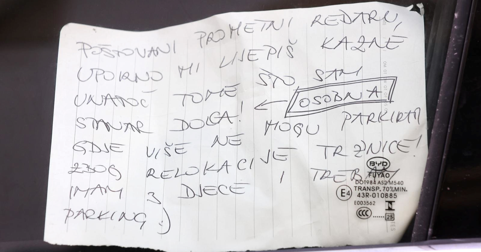 Na autu u Zagrebu ostavljena neobična poruka prometnom redaru: "Uporno lijepiš kazne"