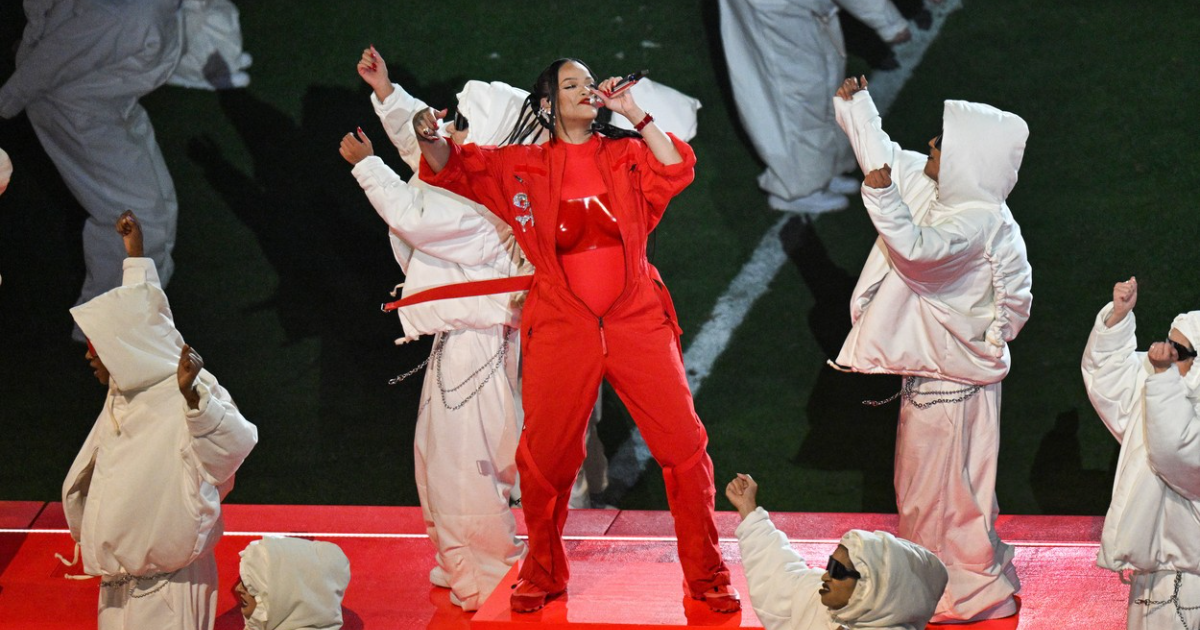 Twitter poludio nakon Rihanninog nastupa: "Za manje od godinu dana? Izdaja"