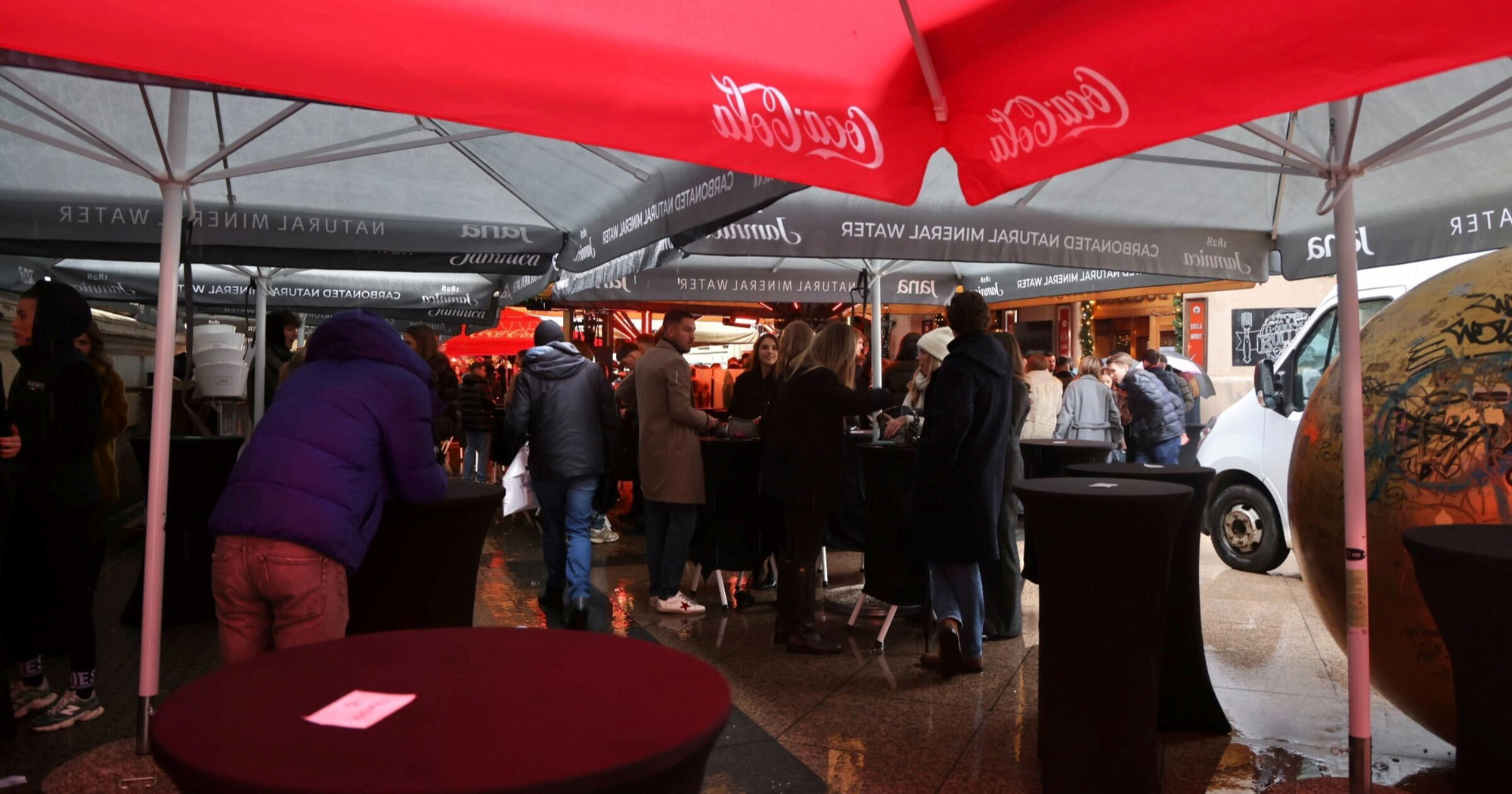 Zagrepčani se okupljaju na špici unatoč kiši, pogledajte kakva je situacija