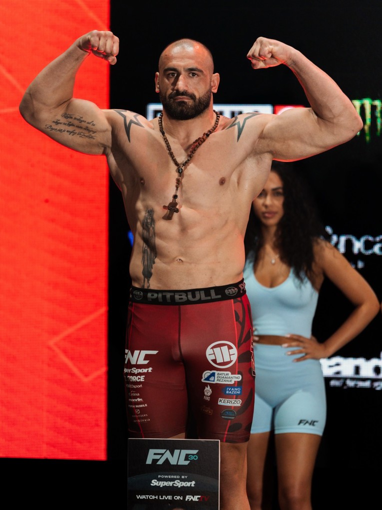 Gladijatorski okršaj za kraj spektakla u Zadru. Batur brutalno ugasio Crnogorca