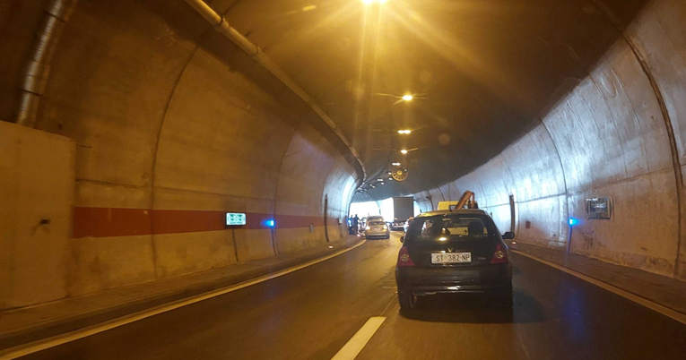 Gužva na ulazu u Split, u tunelu se dogodila prometna nesreća