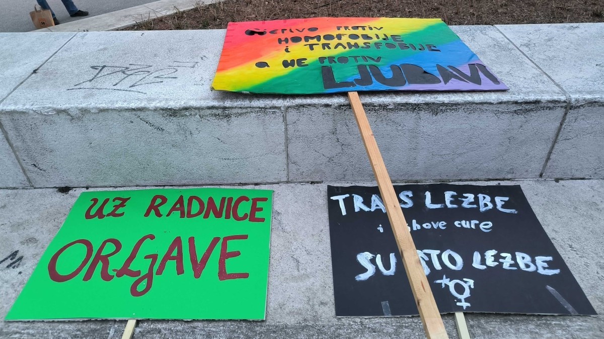 FOTO Pogledajte transparente s Noćnog marša u Zagrebu