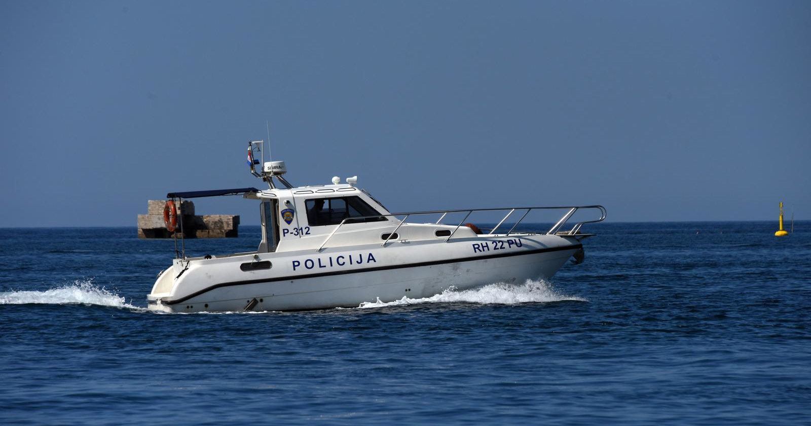 Pijani Nijemac se brodicom zabio u drugu na Rabu pa pobjegao. Uhićen je
