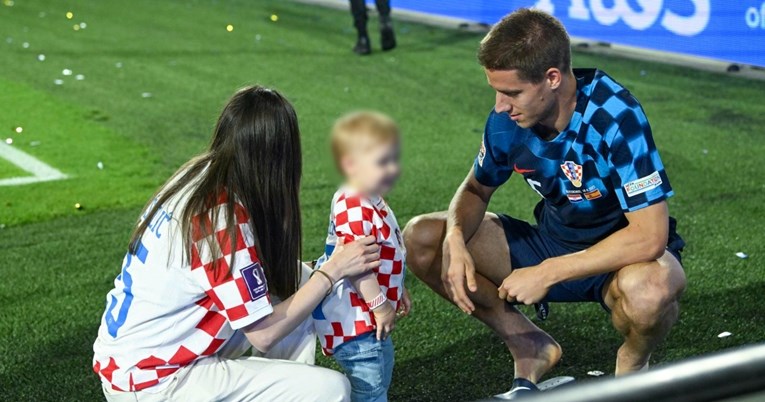 Dirljiv susret: Sinčić Marija Pašalića potrčao tati u zagrljaj nakon utakmice 
