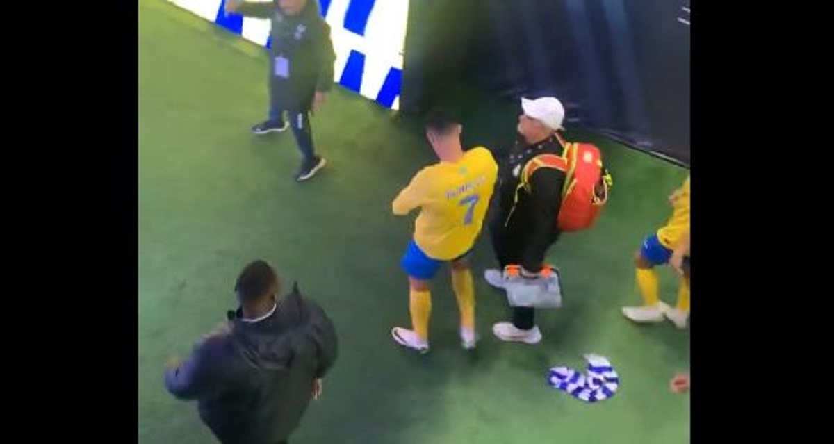 Ronaldo suparničkim dresom brisao genitalije i tjerao sutkinju s terena