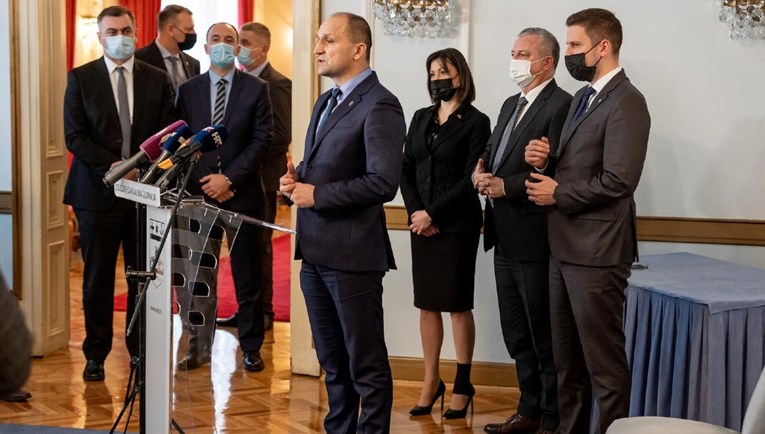 Ministrica u Osijeku privukla pažnju detaljem na zglobu lijeve noge