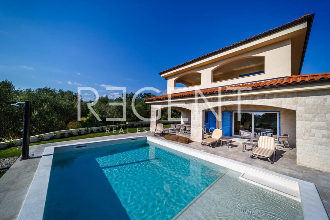 Luksuzna vila na Krku: Savršen spoj privatnosti i elegancije za 1.300.000 eura