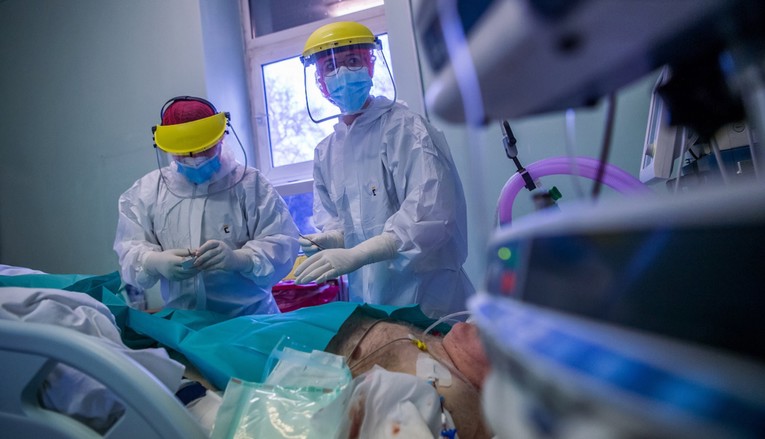 Britanska studija: Medicinari imaju 7 puta veće šanse da razviju težak oblik covida