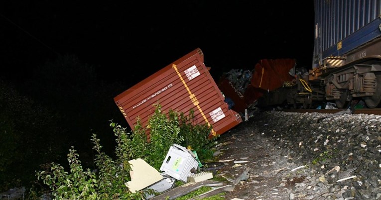 Šef vatrogasaca: Čekamo dizalice, nakon toga ćemo vidjeti ima li još stradalih