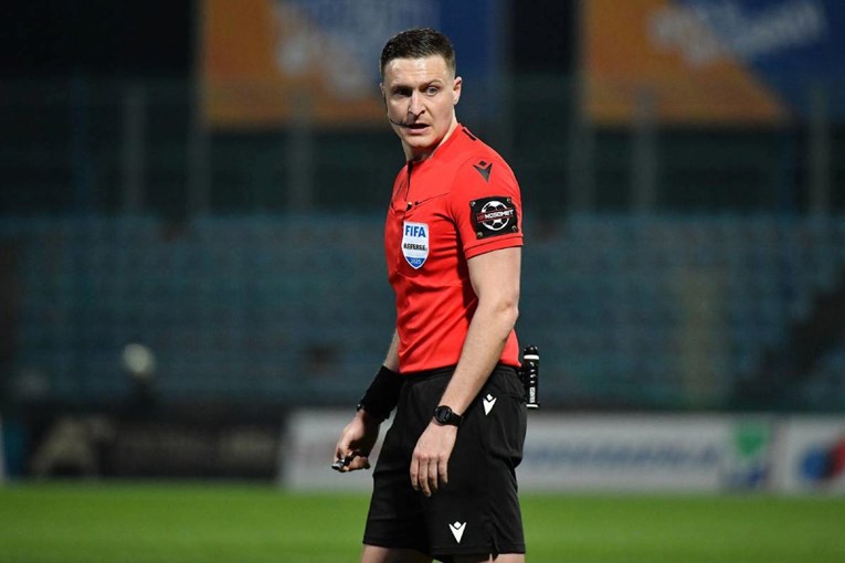 VIDEO Na utakmici Karlovca sudac sudio prema novom pravilu. Golman ostao u šoku