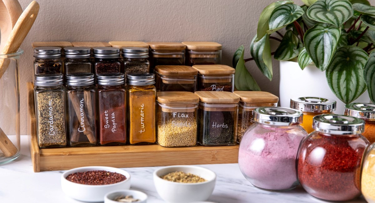 Ni vi ne znate što sa svim tim silnim začinima u kuhinji? Evo gdje ih držati