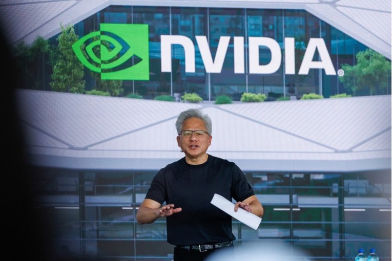 Šef Nvidije: Prestanite kriviti AI za otkaze