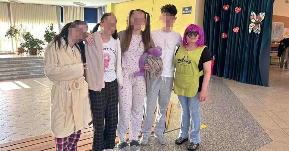 Gimnazija Zabok: Na Pokladni utorak u školi su se mskirala 4 učenika i teta Lili Kép