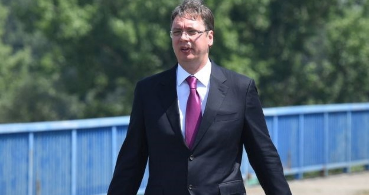 Vučićeve fotke uz hit Flowers postale su hit na internetu, sasvim je jasno zašto