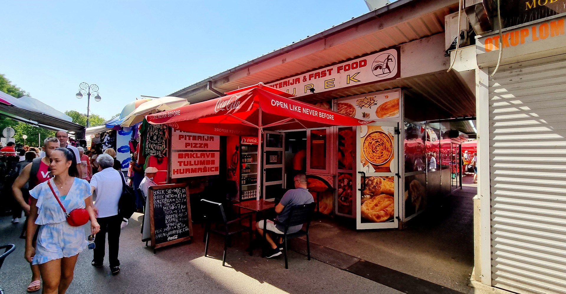 Uvijek pokleknemo kad prolazimo pored ovog bureka, čak i kad smo na dijeti