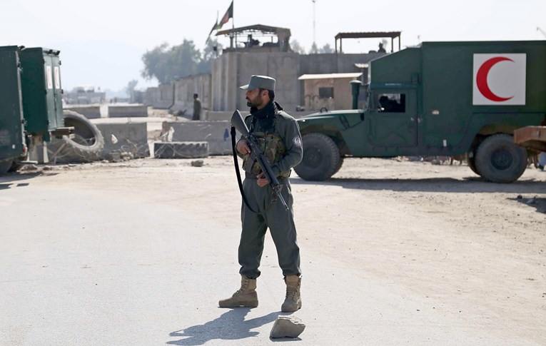 U Afganistanu najmanje 16 osoba ubijeno u samoubilačkom napadu