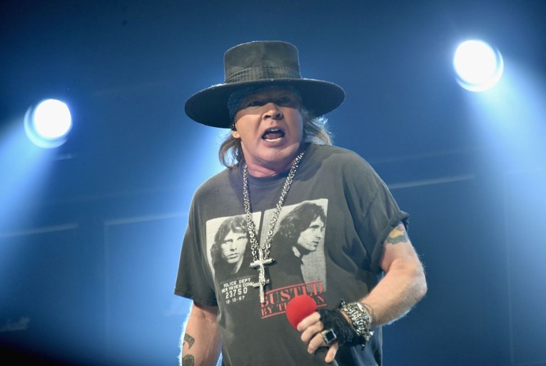 Guns N' Roses prekinuli koncert zbog "ozbiljne bolesti" Axla Rosea