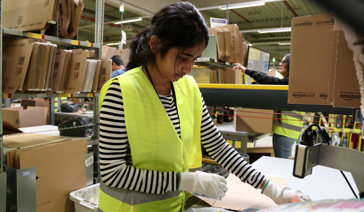 Amazon radnicima podigao plaće, a potom ukinuo bonuse. Zarađivat će manje