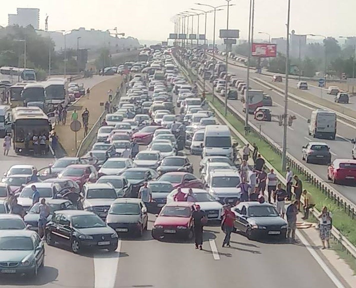 Srbi opet blokirali promet zbog cijena goriva, kaos na cestama, pogledajte snimku