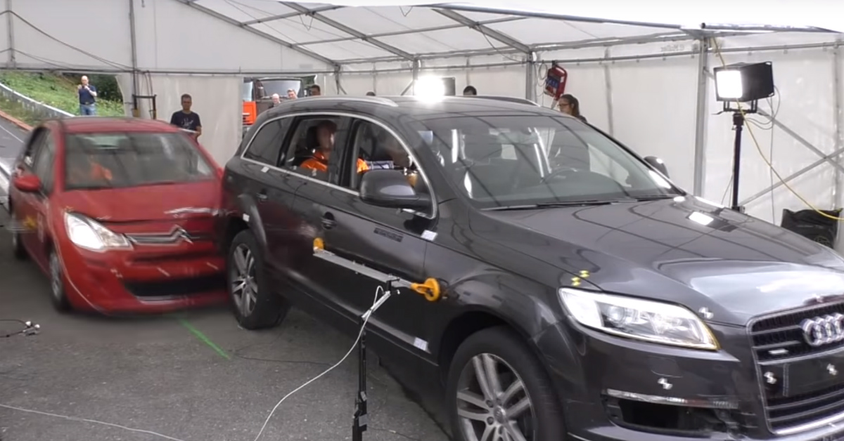 Veličina je bitna: Evo što se dogodi kada se mali Citroen zabije u Audijev SUV