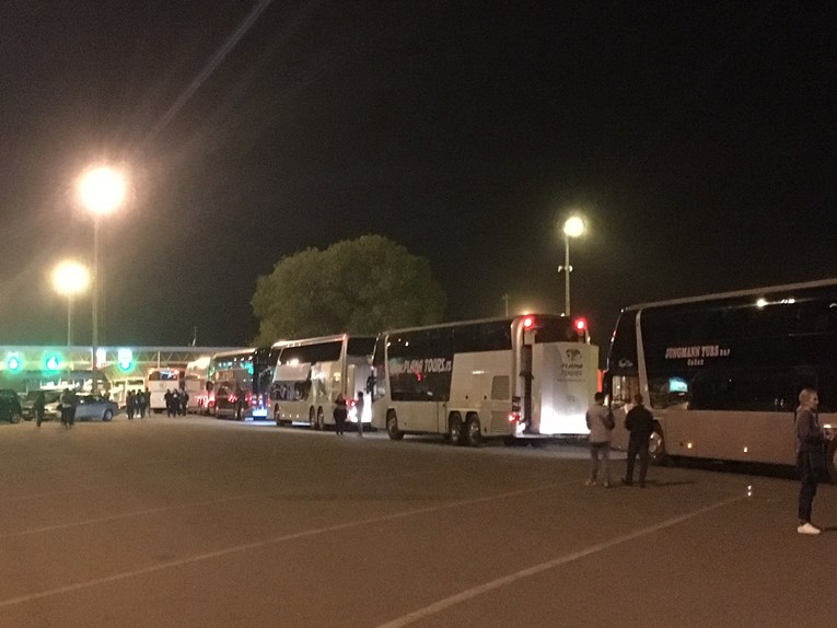 Srbi tvrde da se hrvatska policija iživljavala: "Ne puštaju 20 buseva u zemlju"