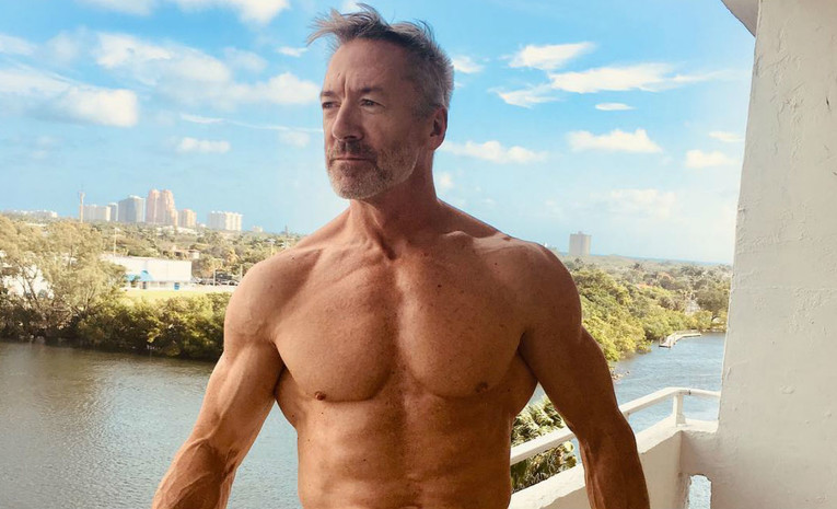 Formom posramljuje upola mlađe muškarce: U 61. godini se bavi bodybuildingom