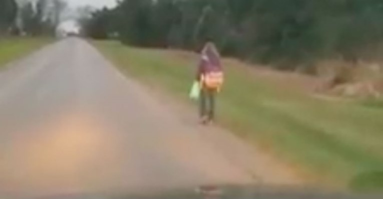 Otac natjerao kćer da pješači osam kilometara do škole po hladnom vremenu