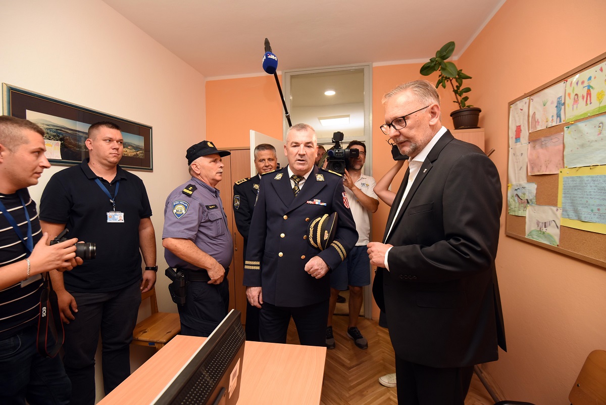 Božinović posjetio novouređene prostorije kninske policije