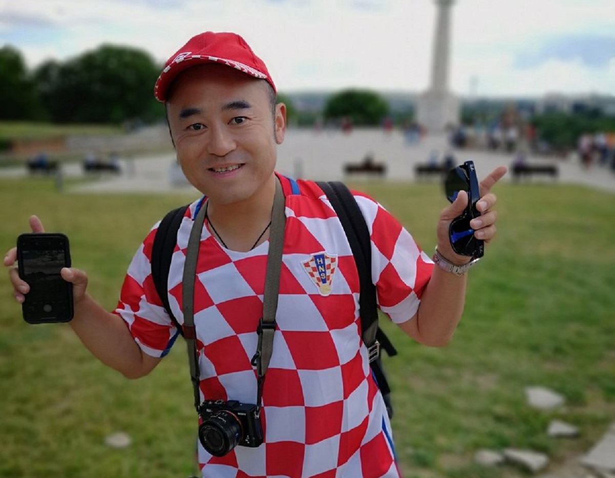 Zbunjeni Japanac prošetao centrom Beograda u hrvatskom dresu