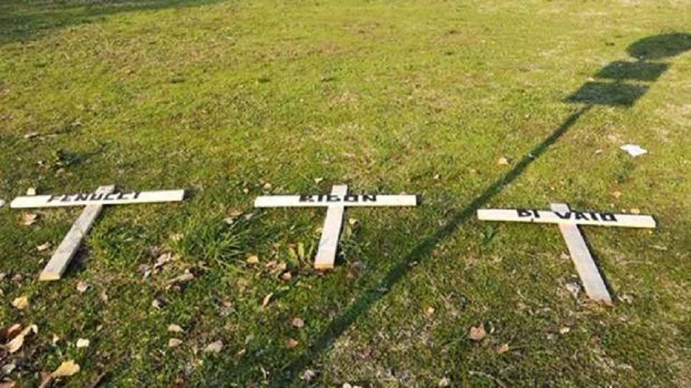 Morbidna prijetnja Bologni: Nadgrobni križevi čelnicima kluba
