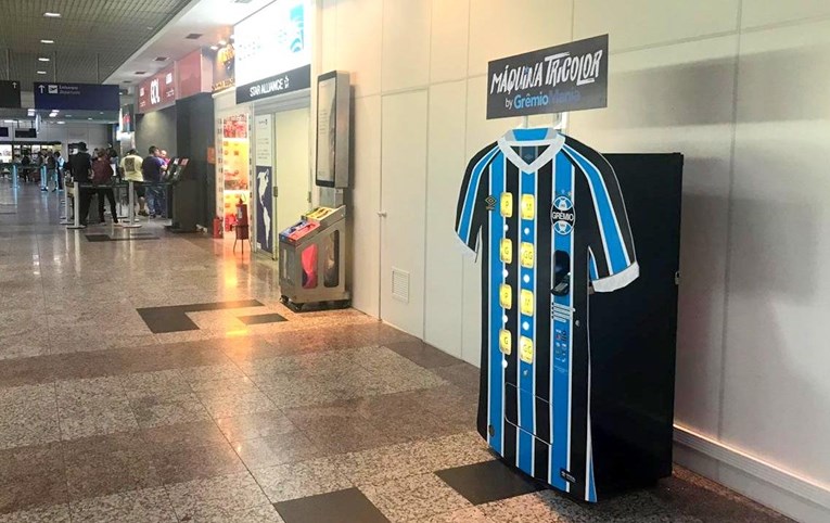 Slavni brazilski klub na aerodrom postavio automat za prodaju dresova