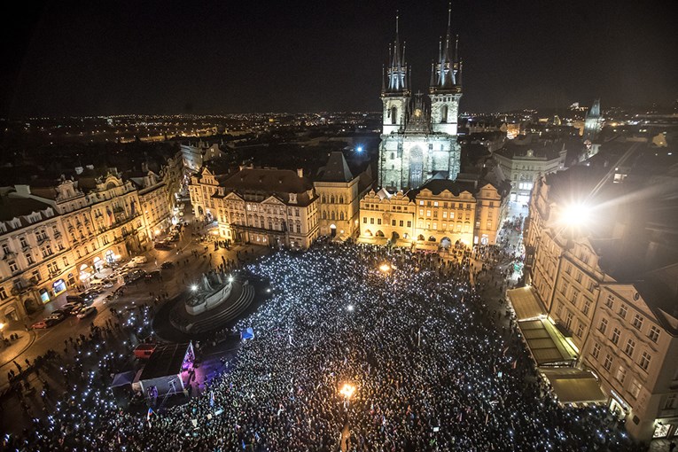 Pogledajte kako izgleda kad 20000 Čeha izađe na ulice i traži smjenu premijera