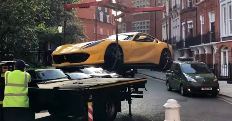 Da, u Londonu dižu sve, pa i skupocjeni Ferrari