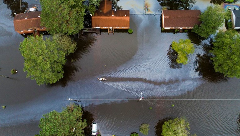Broj mrtvih zbog uragana Florence narastao na 17, spašeno više od 900 ljudi