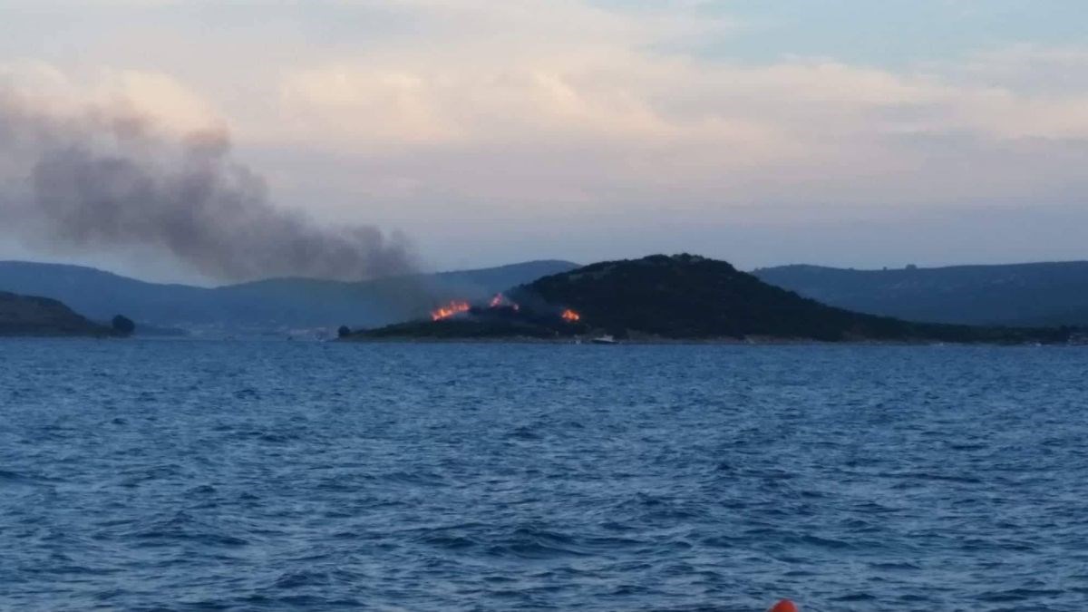 Bakljadom željeli dati podršku Vatrenima pa zapalili Otok ljubavi