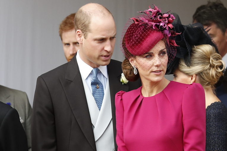 Uhvaćeni: Pogledajte što su William i Kate radili ispod klupe tijekom vjenčanja