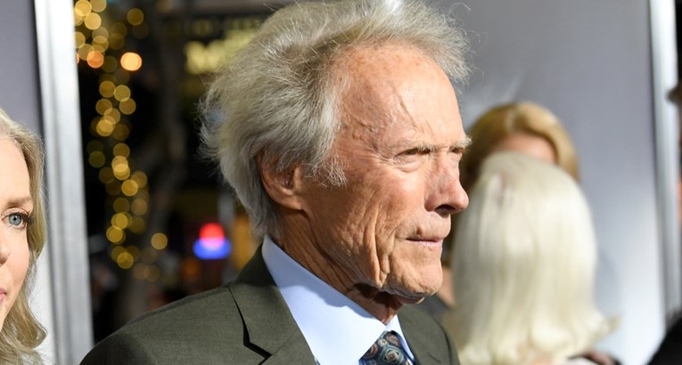 Viđen sa seksi manekenkom: Clint Eastwood ima 65 godina mlađu curu?