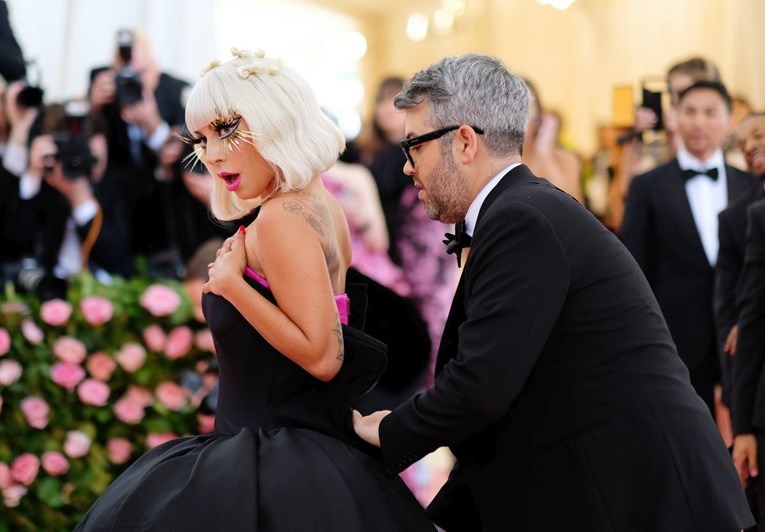 Najskandaloznija Met Gala ikad: Gaga na crvenom tepihu ostala u donjem rublju